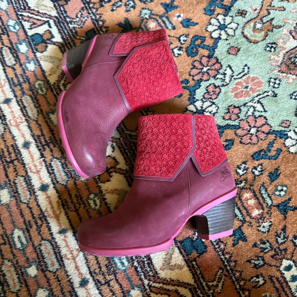 Beautiful Fluevog Hopefuls Esperanza red ankle boots W7.5